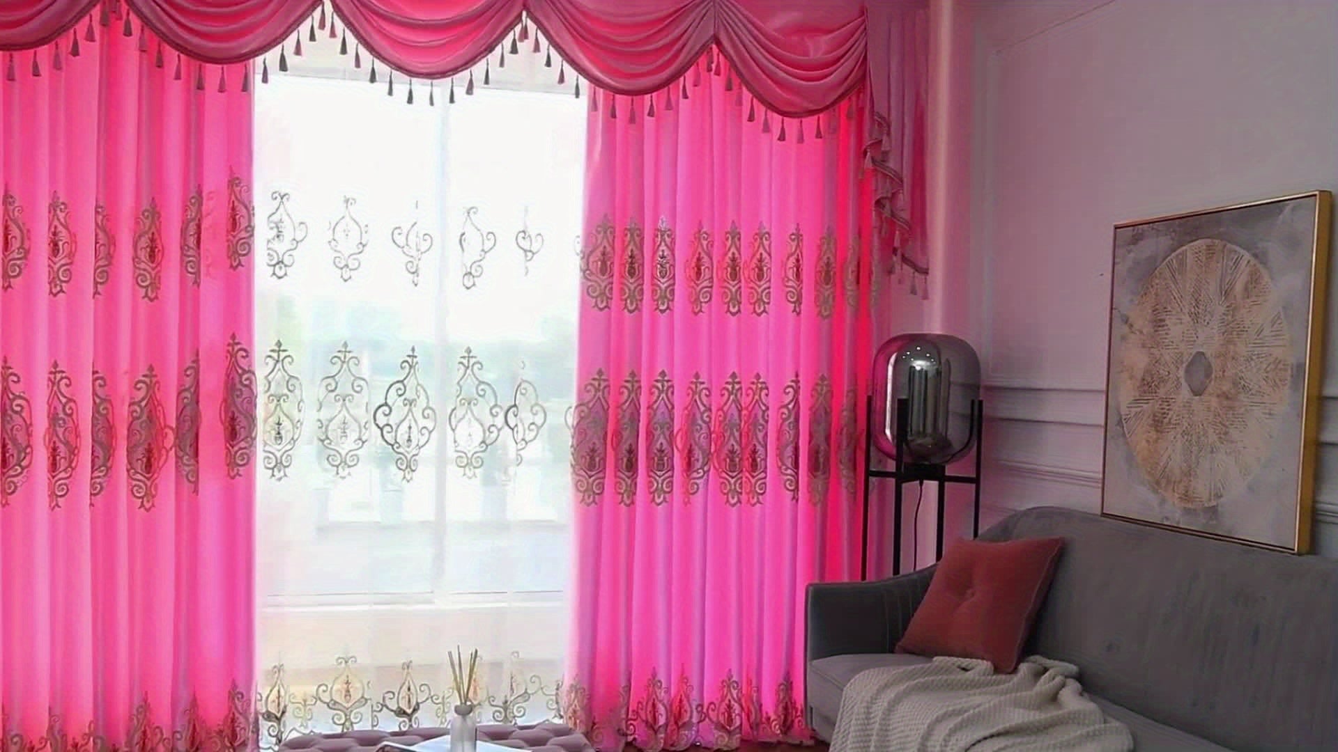 Cortina bordada rosa de estilo europeo de lujo con estampados florales dorados.