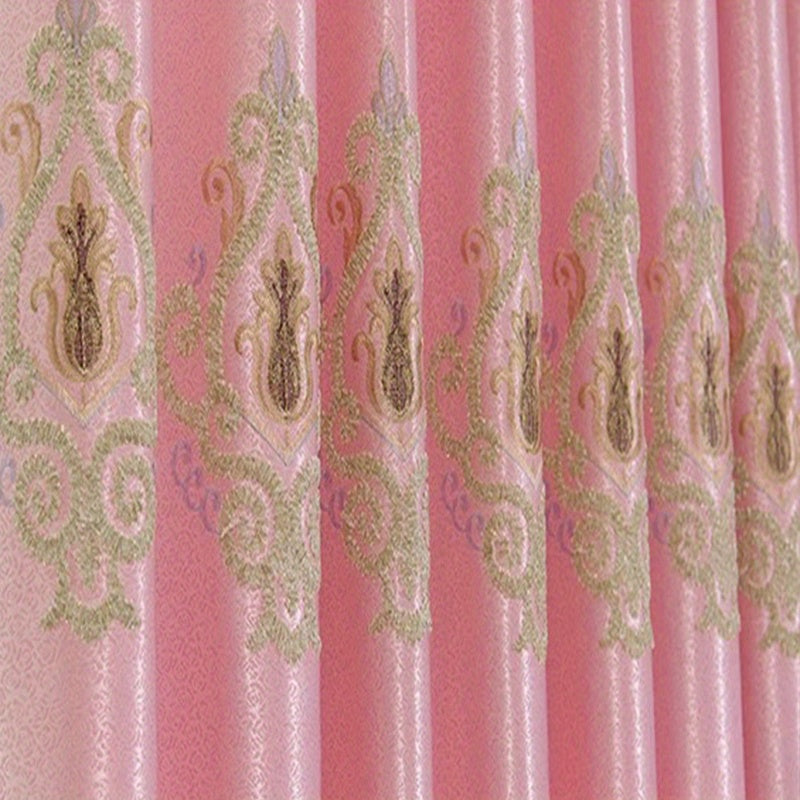 Cortina bordada rosa de estilo europeo de lujo con estampados florales dorados.